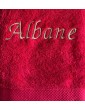 Serviette de bain fuchsia personnalisée prénom brodé Albane avec écriture Calgary (V6)
