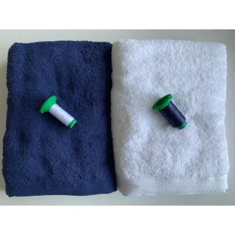 Ensemble bleu marine, blanc