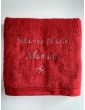 Serviette rouge personnalisée avec écriture V6 avec ligne supplémentaire et motif double cœur