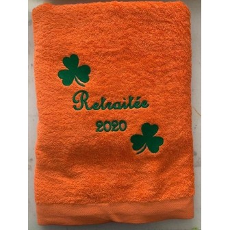 Serviette de bain personnalisée texte avec motifs optionnels trèfle