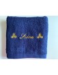 Serviette de bain bleu marine personnalisée prénom Léon avec motif breton triskèle