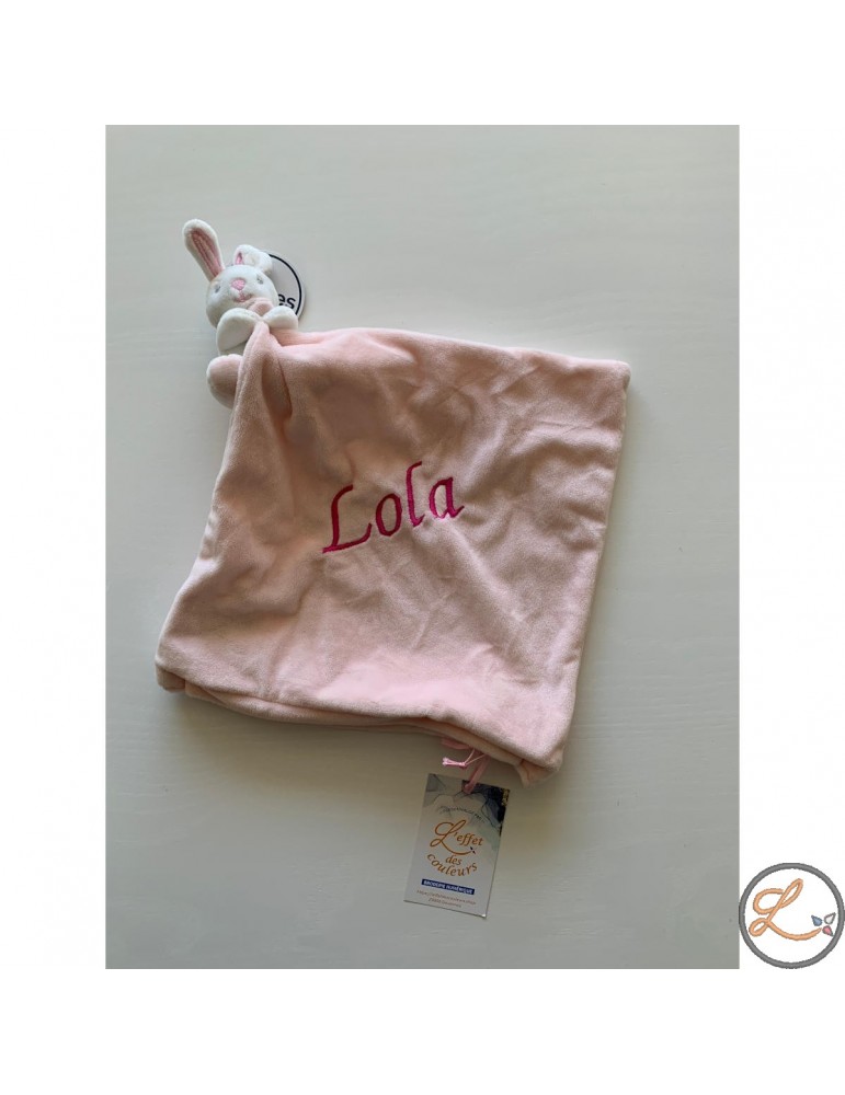 Doudou lapin rose personnalisé avec broderie prénom  Lola