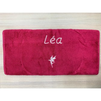 Serviette de bain personnalisée prénom Léa avec motif fée