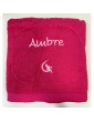 Serviette de bain fuchsia personnalisée prénom Ambre avec motif fée